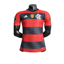 Camisa Flamengo I 23/24 Jogador Masculina - Vermelha e preta com detalhes em branco com todos os patrocinio