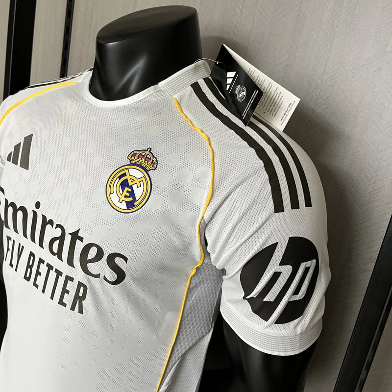 Camisa Real Madrid Titular 2025/26 - Versão Jogador Branco e Dourado